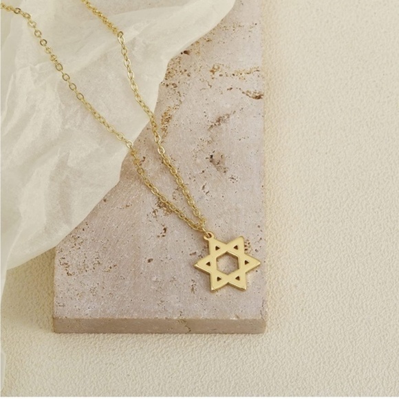 Gold 14k Gold Plated Star Of David Pendant Necklace - Picture 3 of 3